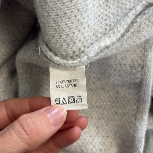 Heather grey cropped sweater stars warm winter size medium oversized - Picture 3 of 5